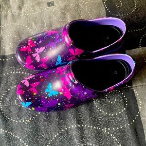 Anti slip medical shoes